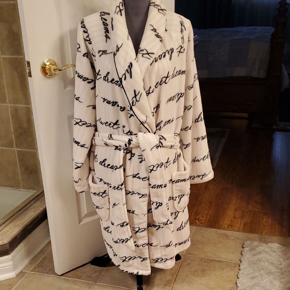 Victoria's Secretpinkand Black Script Robe